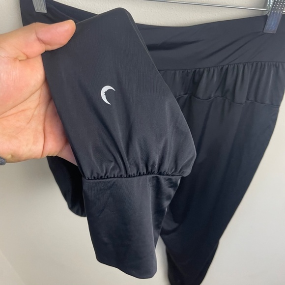 Zyia Black Jogger‎ in a Bottle 2 - Picture 9 of 11